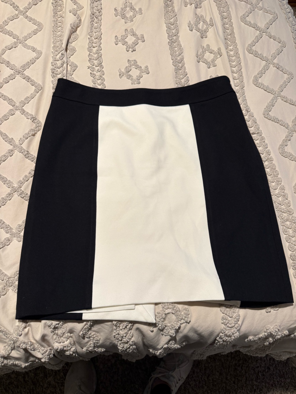 4/$16 White House Black Market Black and Cream Colorblock Mini Skirt